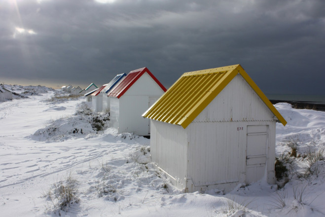 Les cabines de Gouville sous la neige